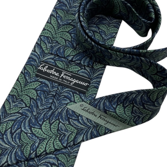 🆕SALVATORE FERRAGAMO Blue/Green Leaf Silk LUXURY Tie ITALY - Picture 4 of 5